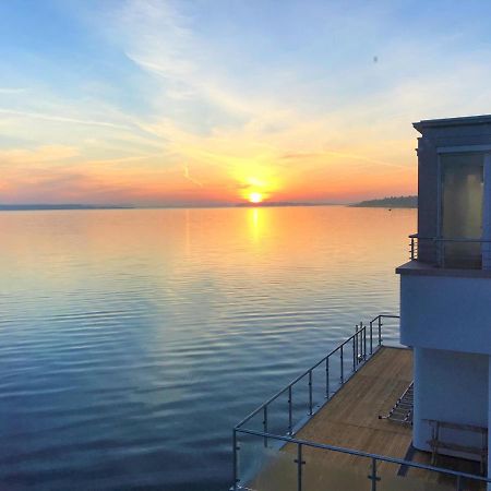 Schwimmendes Haus Robby II Villa Bitterfeld-Wolfen Exteriör bild